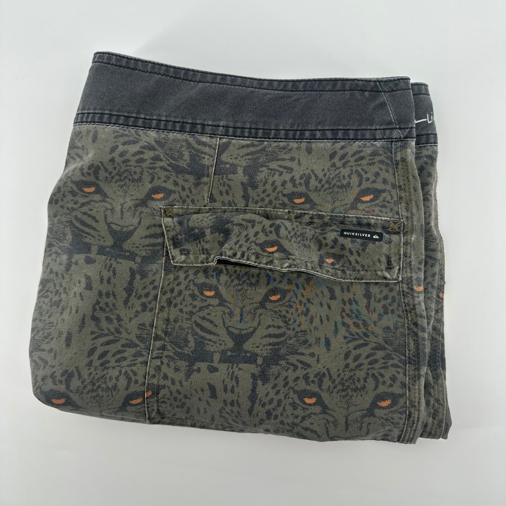 Quiksilver Board Shorts Mens 38 Green Leopard Print Highline Dryflight Stretch